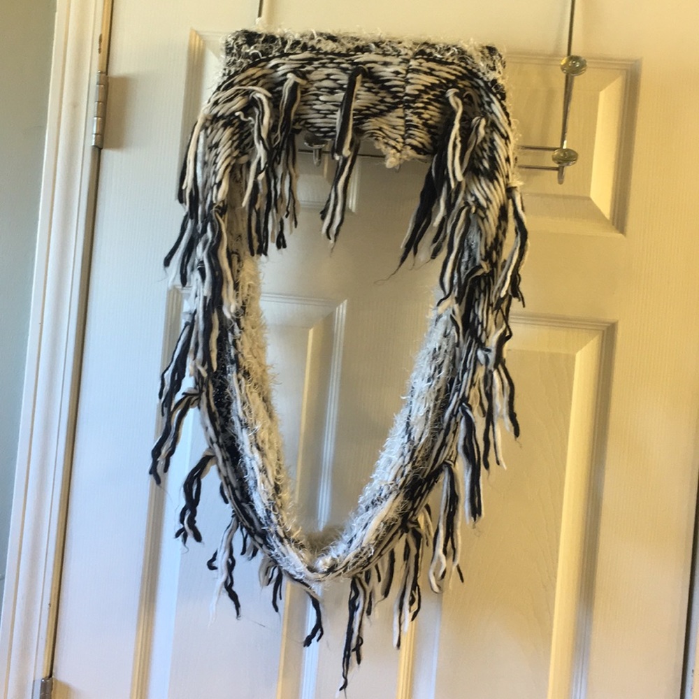 Steve Madden super soft and luxurious scarf